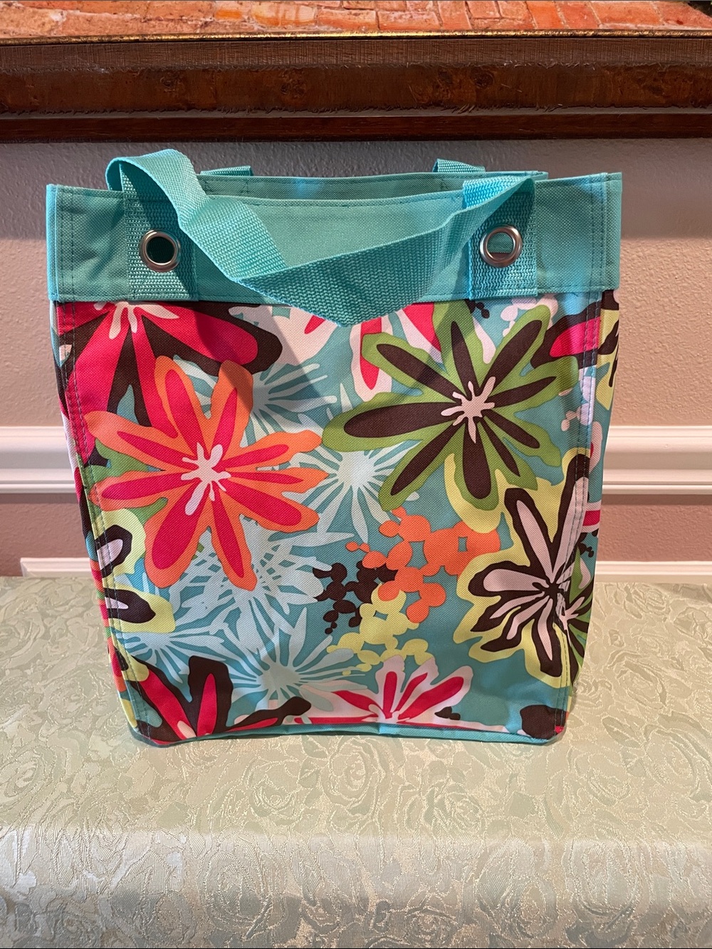 Thirty-One Essentials Tote - Retired Daisy Crazy Pattern - Picture 2 of 5
